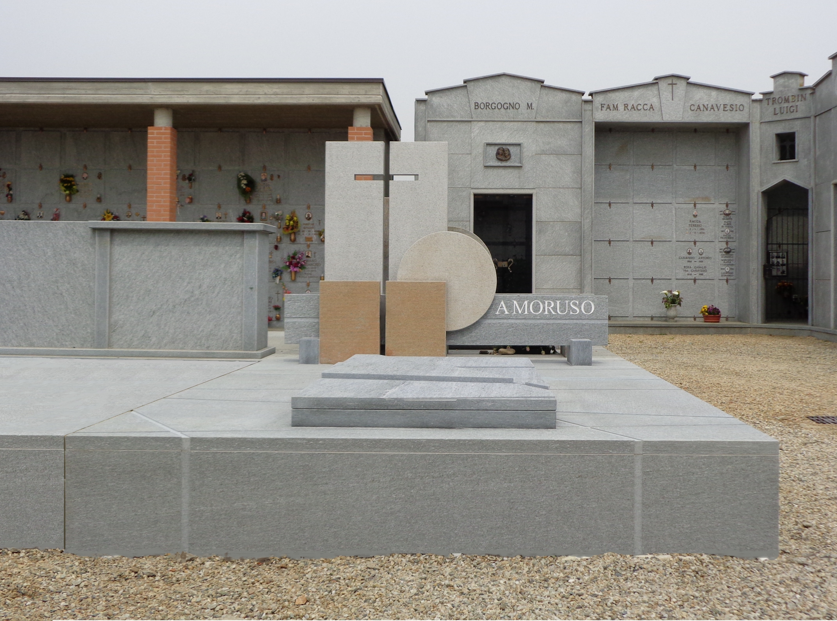 http://www.canavesiobruno-architetti.it/userfiles/image/Tomba%20Amoruso/nuovo%20amoruso2.JPG
